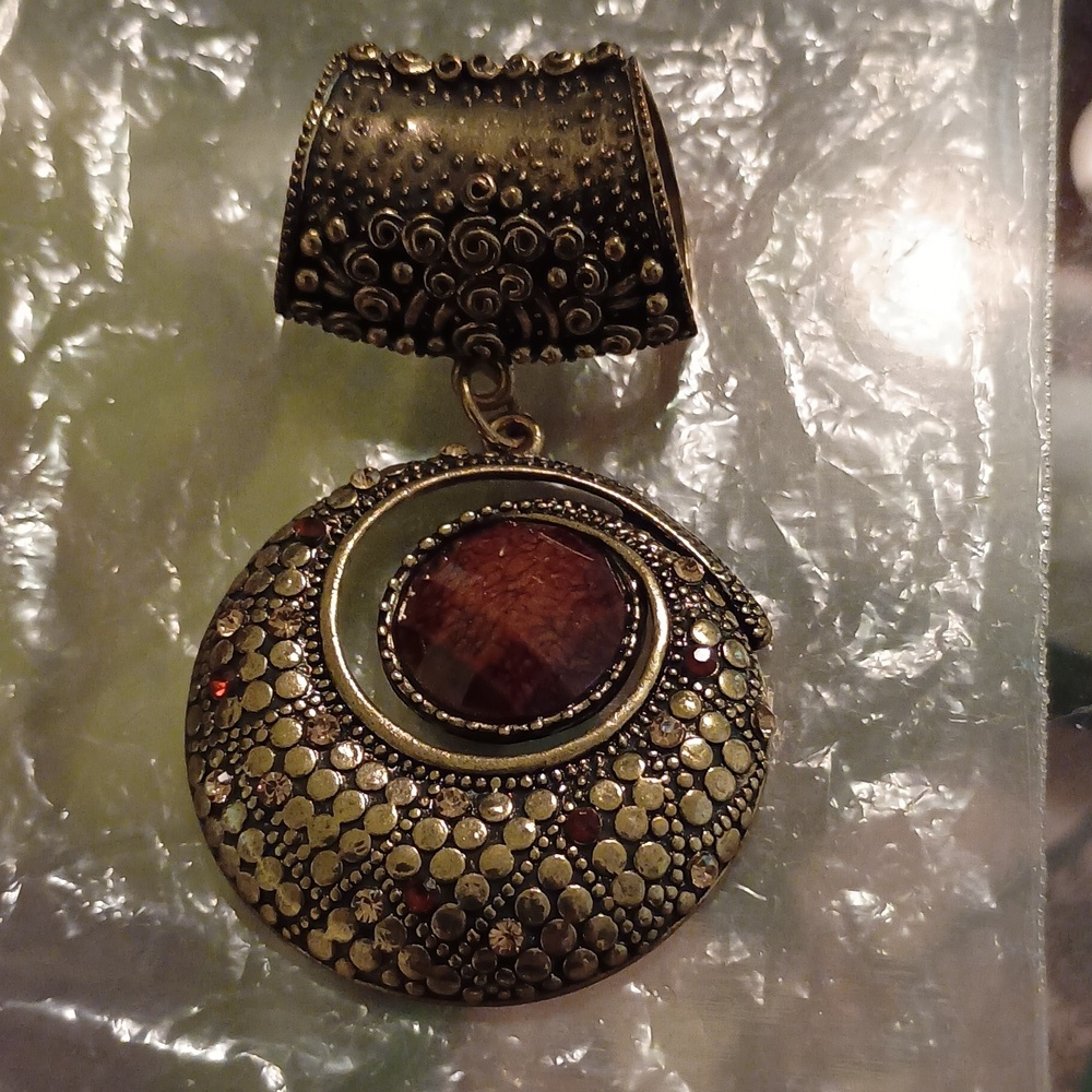 Scarf holder - Picture 2 of 6